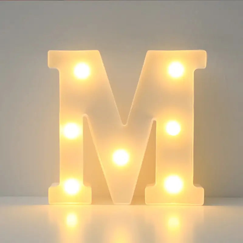 Lettera LED "M" 22 cm – Luce Calda