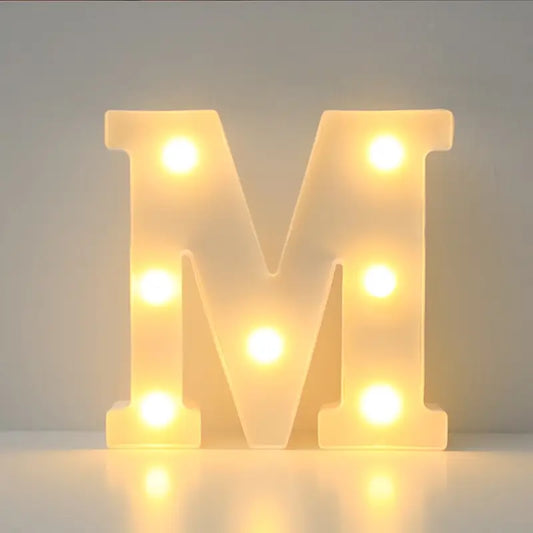 Lettera LED "M" 22 cm – Luce Calda